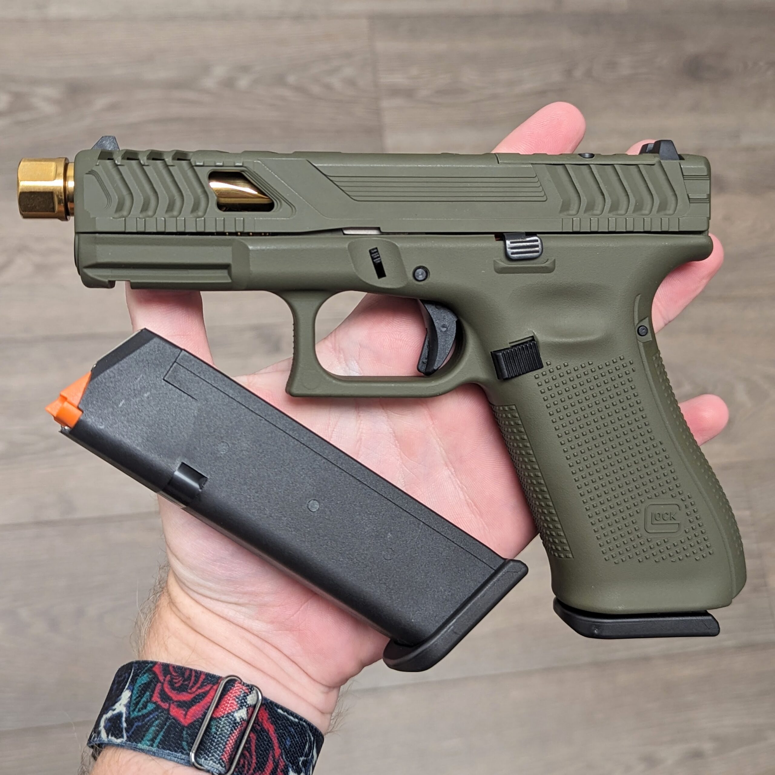 GLOCK 17 OD green •